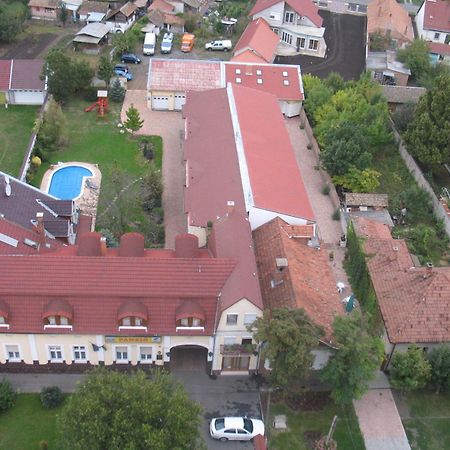 Kenguru Panzio Hotel Hódmezővásárhely Eksteriør billede