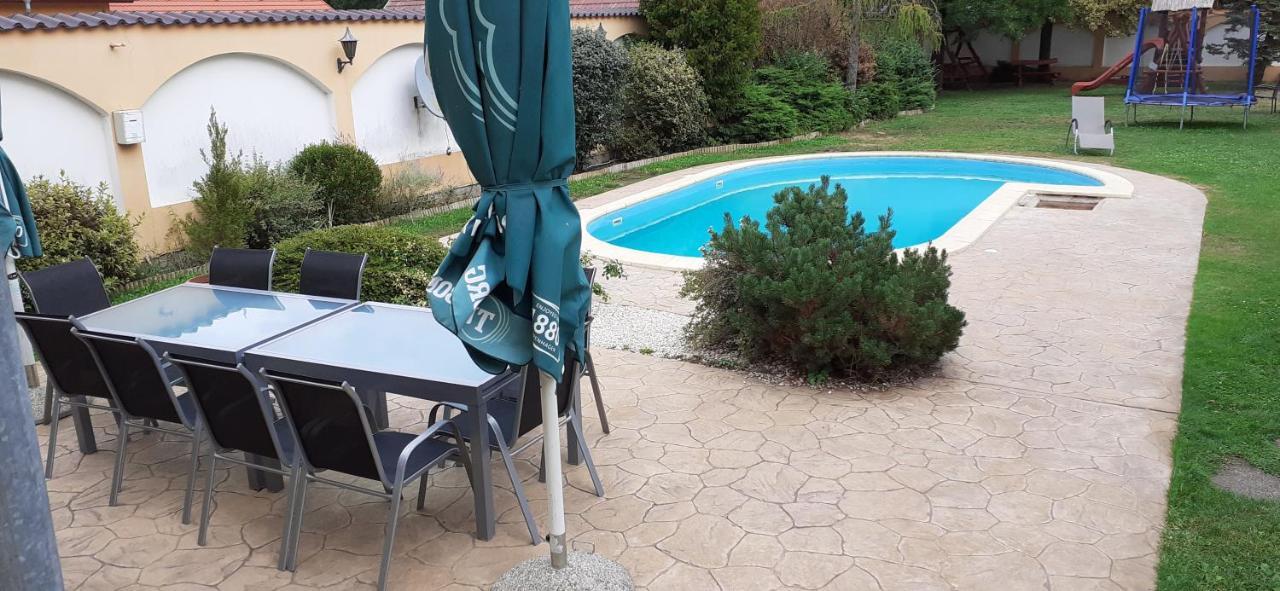 Kenguru Panzio Hotel Hódmezővásárhely Eksteriør billede