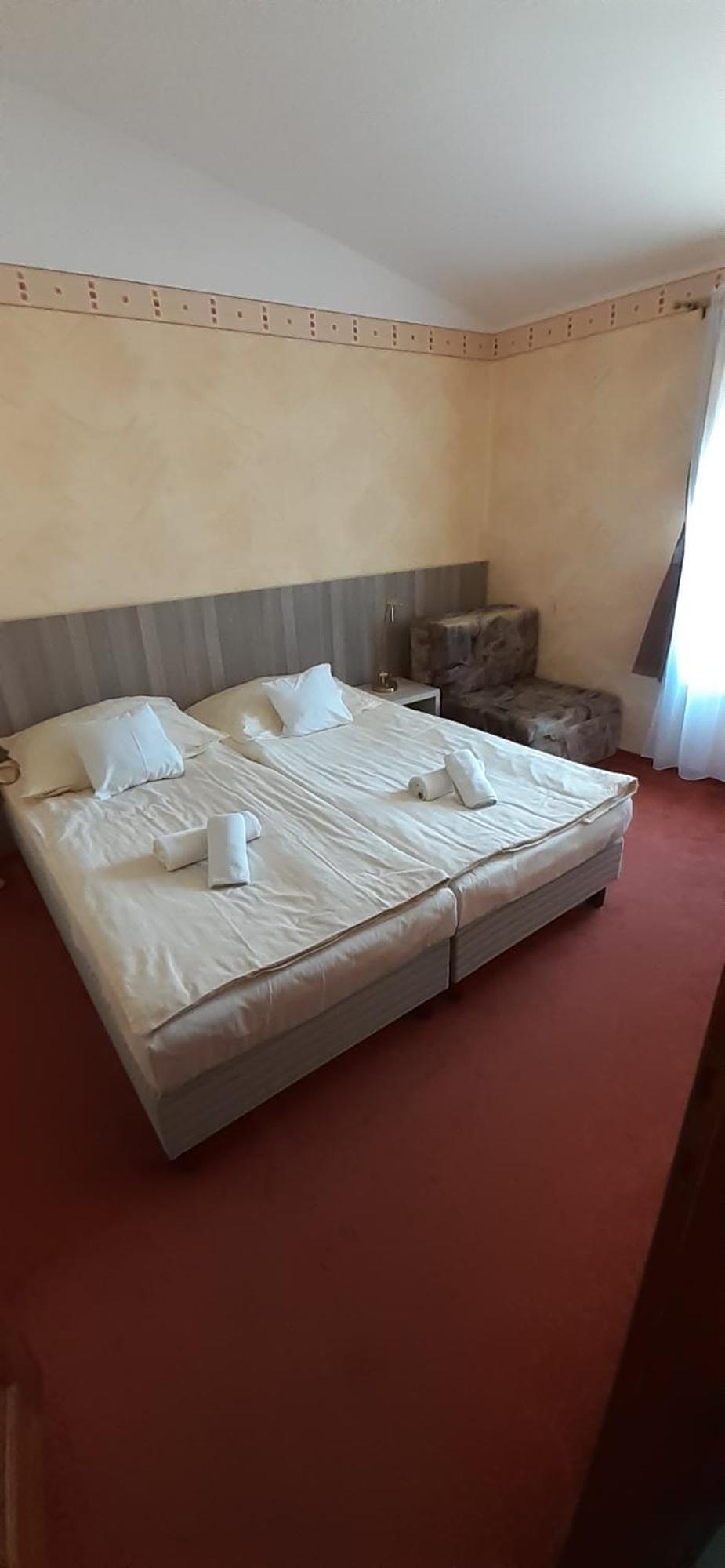Kenguru Panzio Hotel Hódmezővásárhely Eksteriør billede