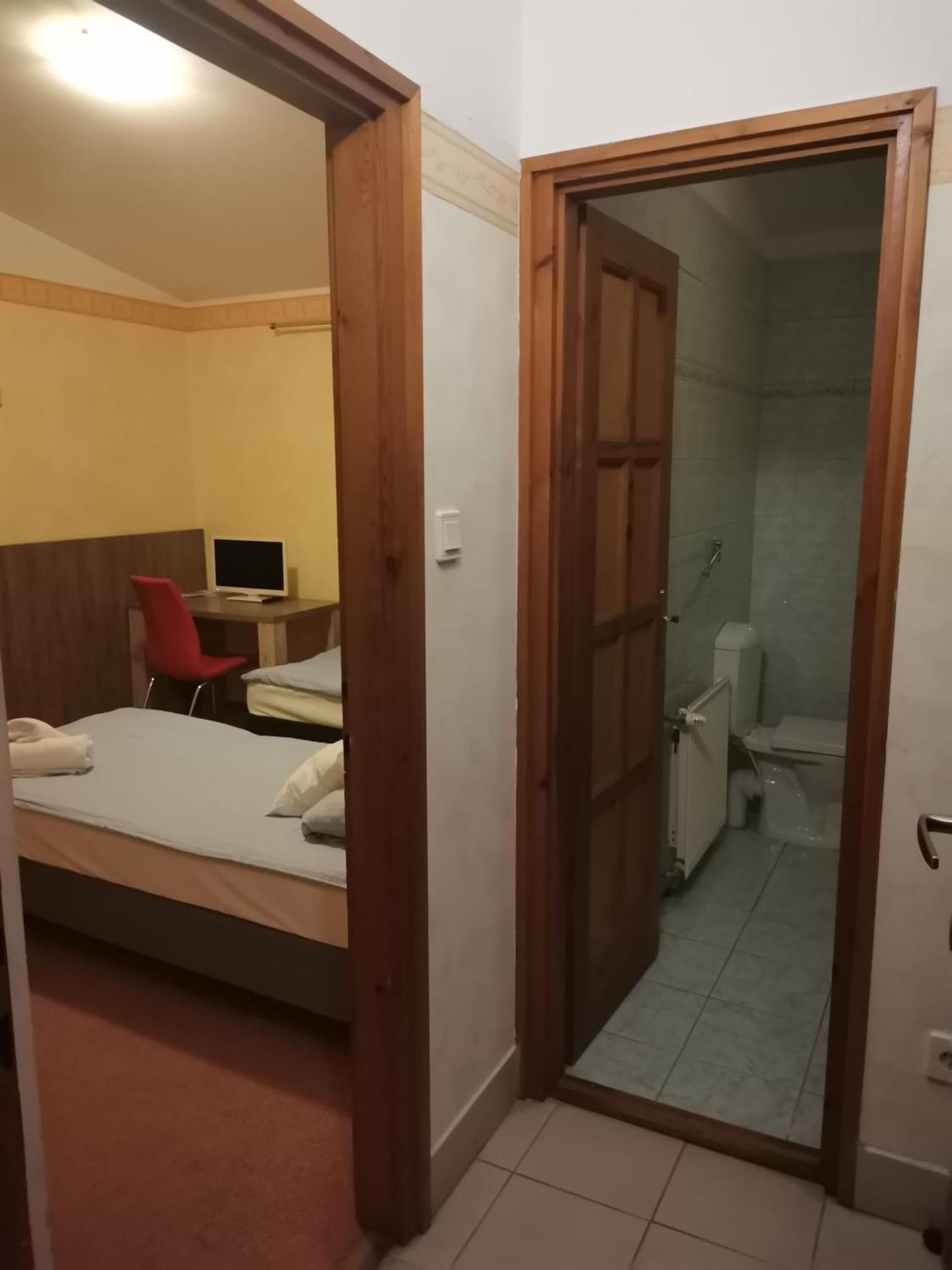 Kenguru Panzio Hotel Hódmezővásárhely Eksteriør billede